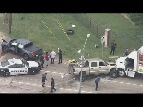 Suspect crashes into Dallas police car during pursuit, sources say