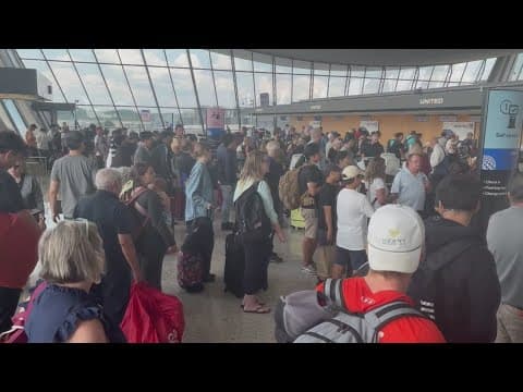 Busy day at Dulles Airport following global tech outage last week