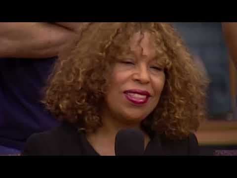 Roberta Flack, singer known for 'Killing Me Softly With His Song,' has died