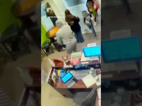 Teen mall worker helps people to safety during Vancouver Mall shooting