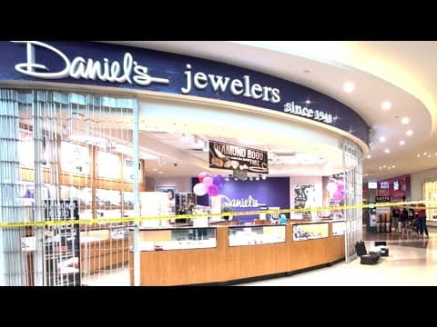 Robbery at First Colony Mall leads to arrests near Houston Methodist Hospital, Sugar Land police say