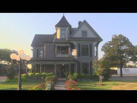 A haunted salon gives customers hair-raising experiences