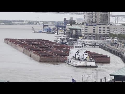 Video shows close call with towboat and barges along New Orleans riverfront