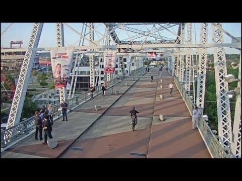 Bon Jovi saves a woman about to jump off a bridge in Nashville