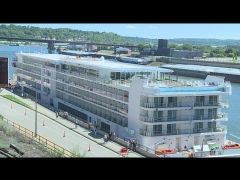 Luxury cruise ship arrives in St. Paul