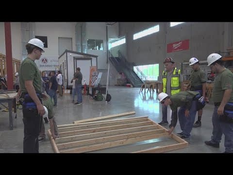 High School construction students build tiny homes for homeless veterans