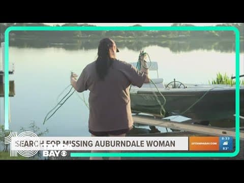 Volunteers search Lake Blue for signs of missing Auburndale woman