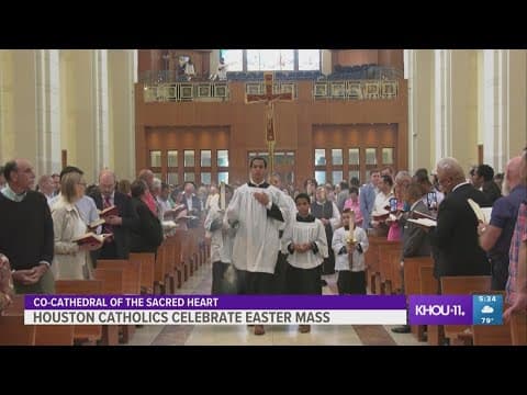 Houston Catholics attend Easter mass