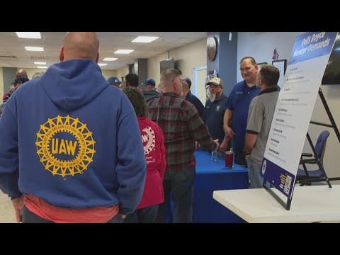 Indianapolis UAW members rally over Rolls-Royce contracts