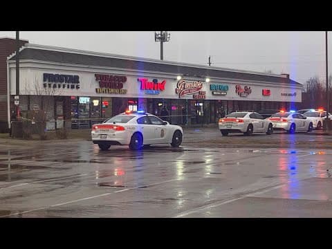 2 injured in shooting at northwest Indianapolis strip mall