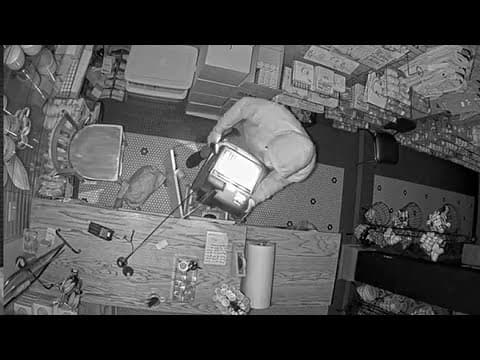 Suspect steals cash register from Café Du Monde