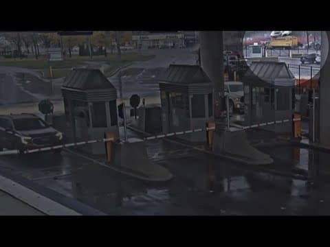 NY governor says no sign of terrorism in car crash, explosion at Rainbow Bridge border crossing