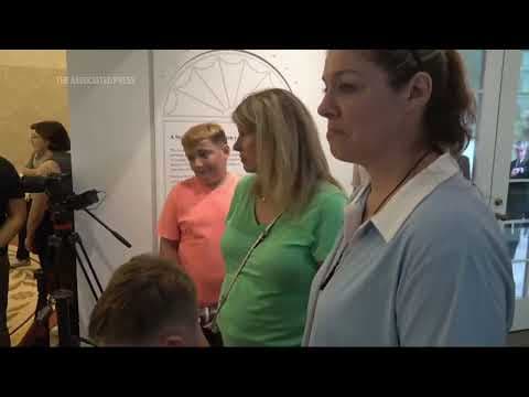 A replica Oval Office near the White House just got a Trump makeover