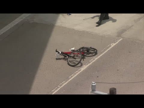 Harris County sheriff: Cyclist killed in hit-and-run involving 18-wheeler along East Freeway