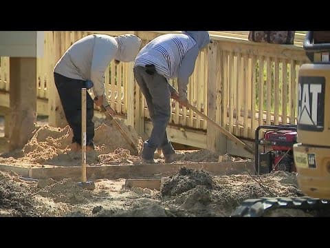 Construction workers robbed at gunpoint in Houston area, police still looking for 2 suspects