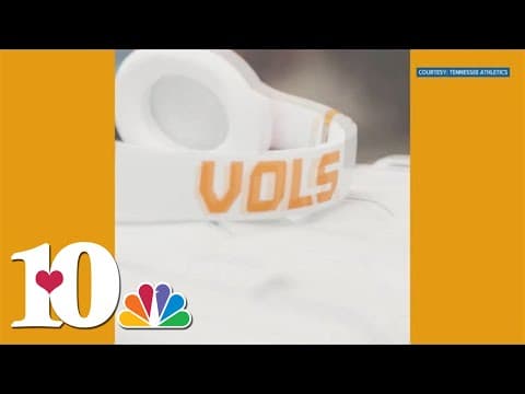 Nico Iamaleava gives team new headphones as part of new NIL deal with Beats by Dre