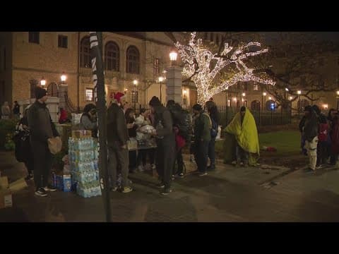 Organization feeds homeless in downtown Houston on Christmas Day
