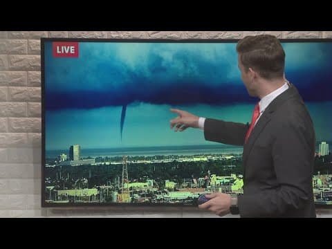 Large waterspout over Lake Pontchartrain Thursday morning