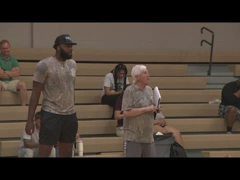 Mitchell Robinson returns to Chalmette to hold free basketball camp