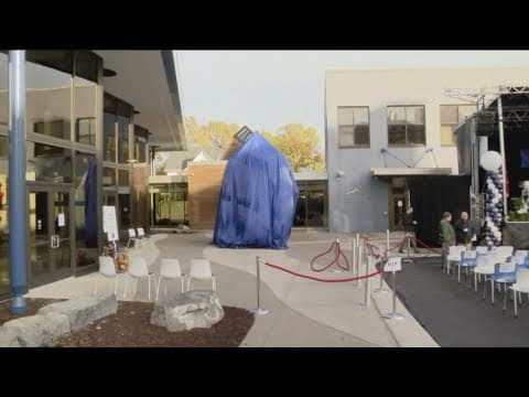 Minnesotans lineup to see Norwegian queen, new sculpture