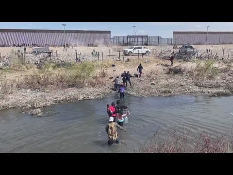 Supreme Court holds Texas immigration law from taking effect