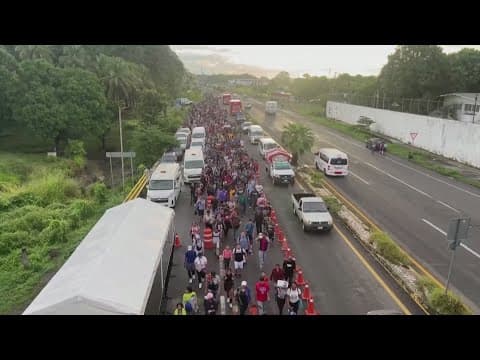 Migrant caravan from southern Mexico moving toward U.S.