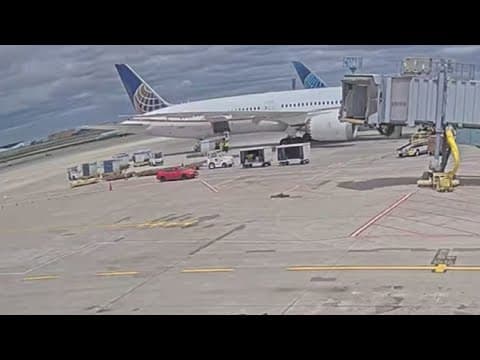 DoorDash driver pulls up next to United flight, says they got lost