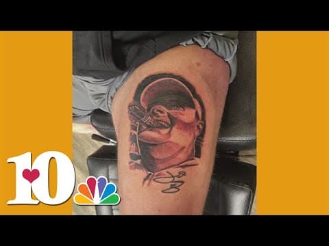 Vol fan with Josh Heupel tattoo shows it to Josh Heupel