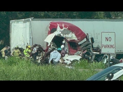Witnesses describe terrifying 7-vehicle crash near Terrell that killed 5 people