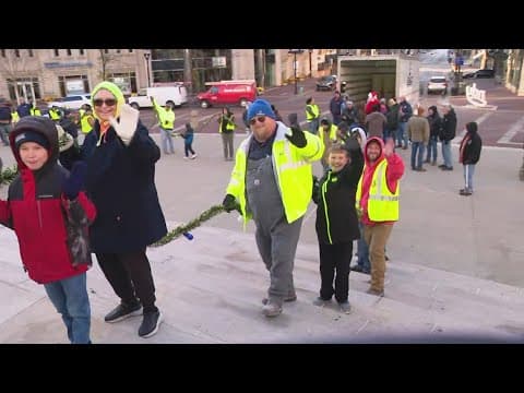 LIVE: 61st Circle of Lights installed on Monument Circle by over 200 Indy workers