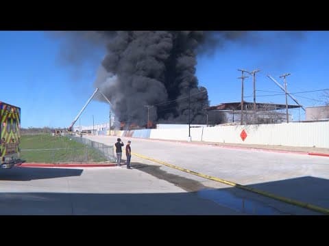 Thick plume of smoke erupts amid fire at West Dallas recycling plant, firefighters responding