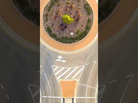 Rules of the road: roundabout edition.