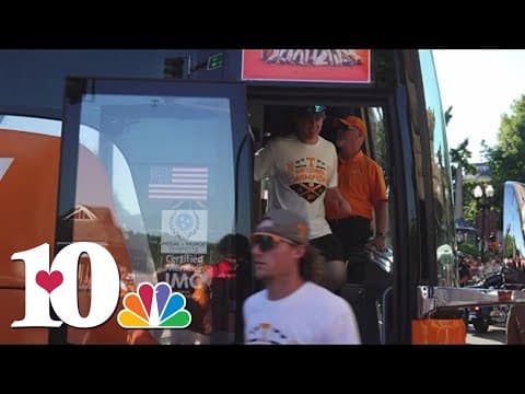 Vols arrive to celebrate College World Series victory in Knoxville