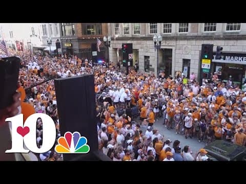 Crowds gathering ahead of Market Square ceremony for Tennessee Baseball's national title