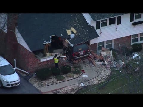 Driver crashes into Fairfax Co. home