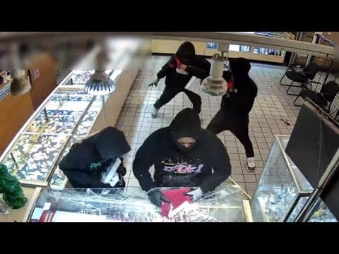 Suspects pull off smash-and-grab robbery at N. Houston grocery store jewelry counter