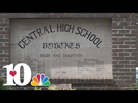 Kelsea Ballerini gifts performance tickets to Central High School students