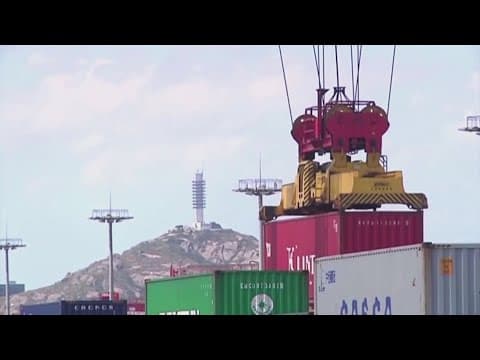 Sell-off worsens worldwide and Dow drops 1,200 after China retaliates against Trump tariffs