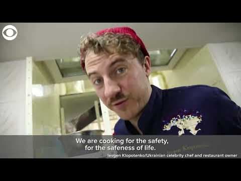 Ukrainian celebrity chef serves up free meals to refugees