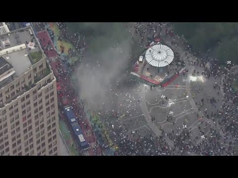 Thousands overwhelm New York's Union Square for streamer giveaway, tossing chairs and pounding cars