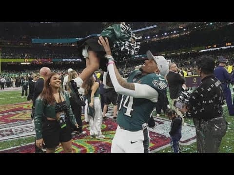 Tampa leaders are presenting a key to the city to Super Bowl Champion Isaiah Rodgers