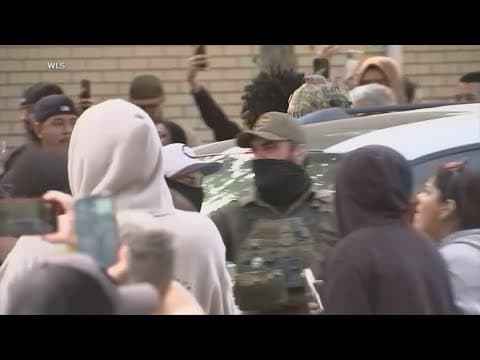 Crash in Chicago's east side prompts clash between federal agents and residents