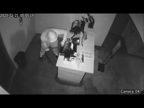 Houston restaurant ransacked by burglars with crowbars before Christmas, owner says