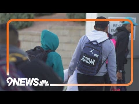 Empieza desalojo de migrantes en refugios de Denver