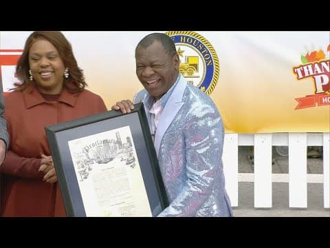 Houston Rockets Hall of Famer Calvin Murphy gets official key to the city