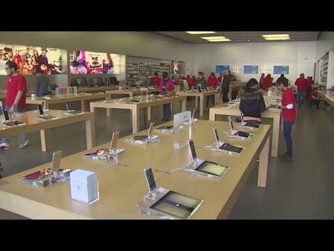 Apple reaches first contract with unionized store