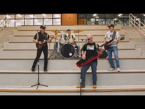 Noblesville students welcomed back with a song