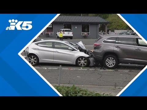 Man crushed between cars after getting rear-ended in Lynnwood
