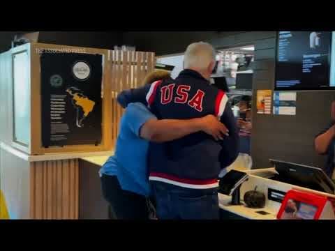 Bill Clinton surprises workers during Georgia McDonald's drop-in