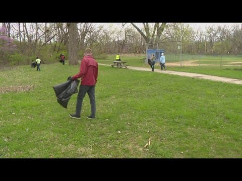 Volunteers, city leaders clean up litter along Pleasant Run